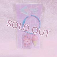 アイスクリームフレーバーもちあめ　ストロベリー　青