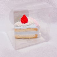 小さなカットフェイクケーキ　ショートケーキ