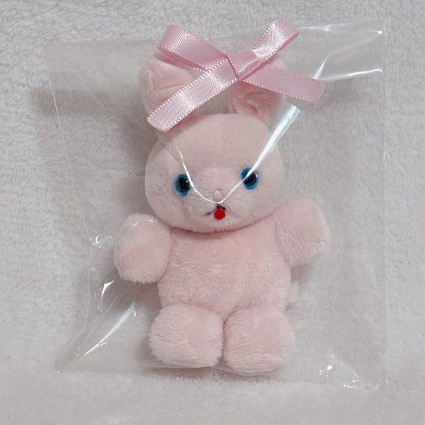 画像1: ちびうさぎさんぬいぐるみ(いちごみるく色）