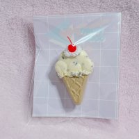 アイスクリーム　ブローチ小ホイップ　クッキー＆クリーム