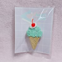 アイスクリーム　ブローチ小ホイップ　チョコミント