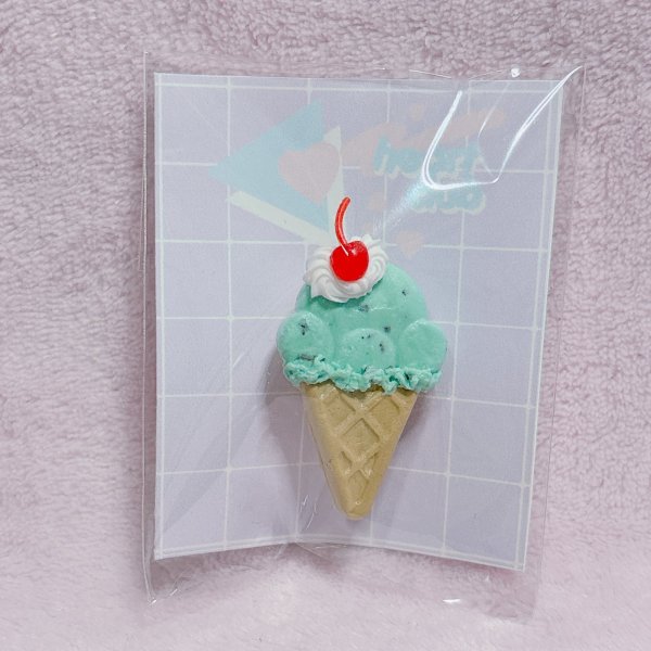 画像1: アイスクリーム　ブローチ小ホイップ　チョコミント